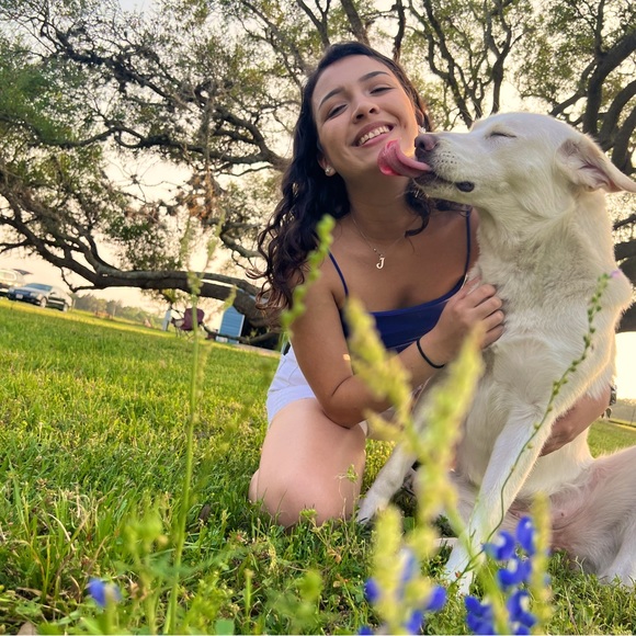 Meet your Posher, Jessica - Picture 2 of 2